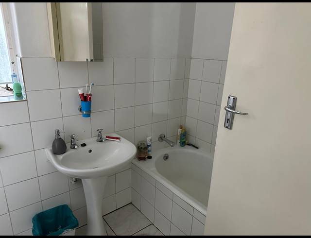 3 BEDROOM HOUSE TO LET IN OLIVEDALE